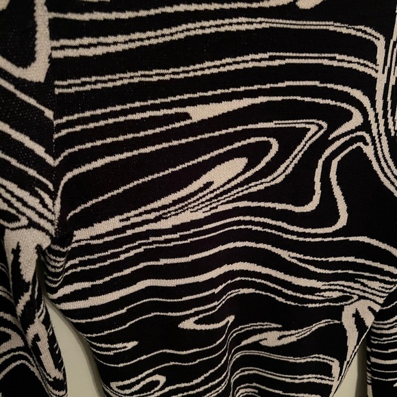 ASTR the Label Sweater Womens Medium Black Cream Sadie Marble Swirl Sweetheart - Picture 11 of 11